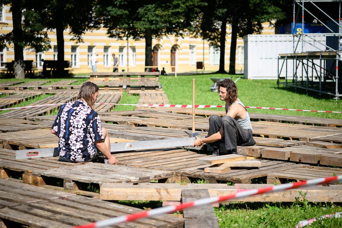 Der Countdown läuft! Die ersten Fotos vom Festivalaufbau