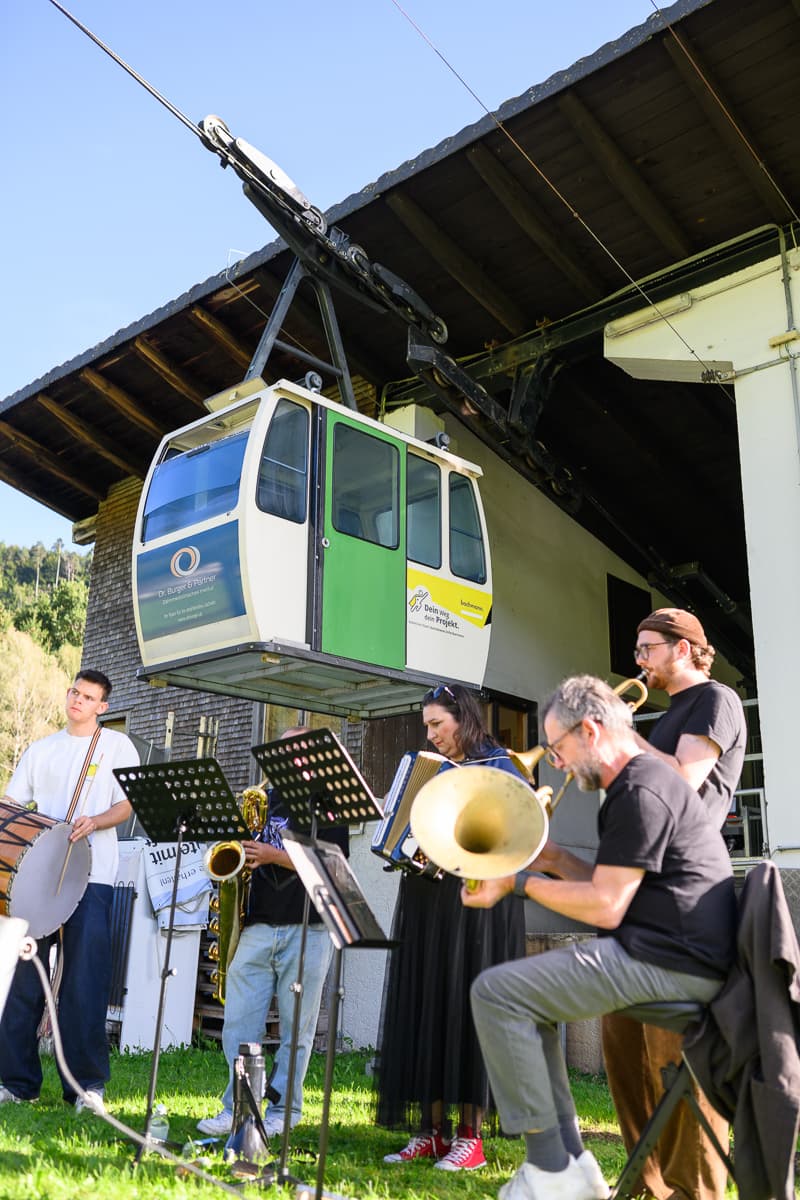 #zäm in Schnifis – zwischen Bühne, Seilbahn und Schöpflöffel