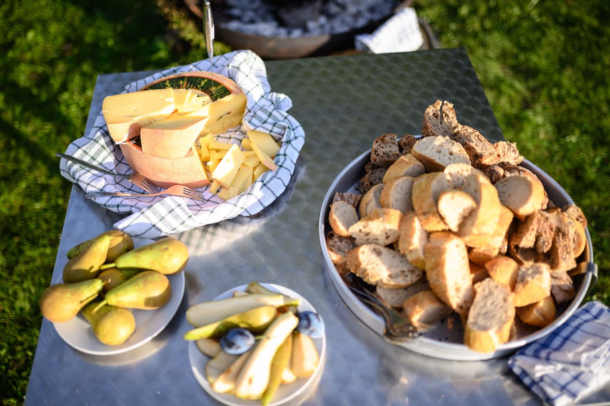 Kühe, Käse, köstliche Kuriositäten. Gemeinsam mit Alma Käse laden wir zur Exkursion in eine Sennerei