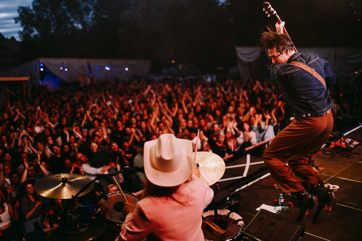 In der dritten Woche warten The Warning, Gayle, Calexico, Bombay Bicycle Club, Molden & Seiler u.v.m.