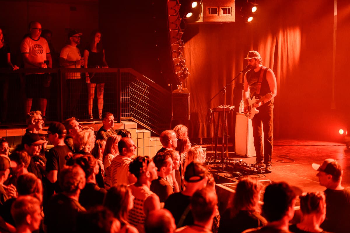 King Buffalo rocken heavy im Pool