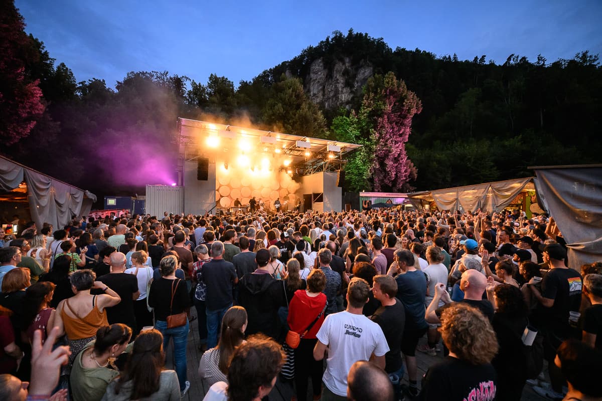 Die vierte Woche mit Faithless, Tones And I, Beth McCarthy u.v.m.